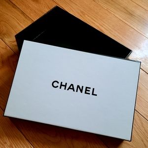 CHANEL Box